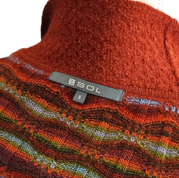 Sweater, red and multi colored. Kimono sleeves, made in Peru. 100% baby alpaca - Picture 3 of 7